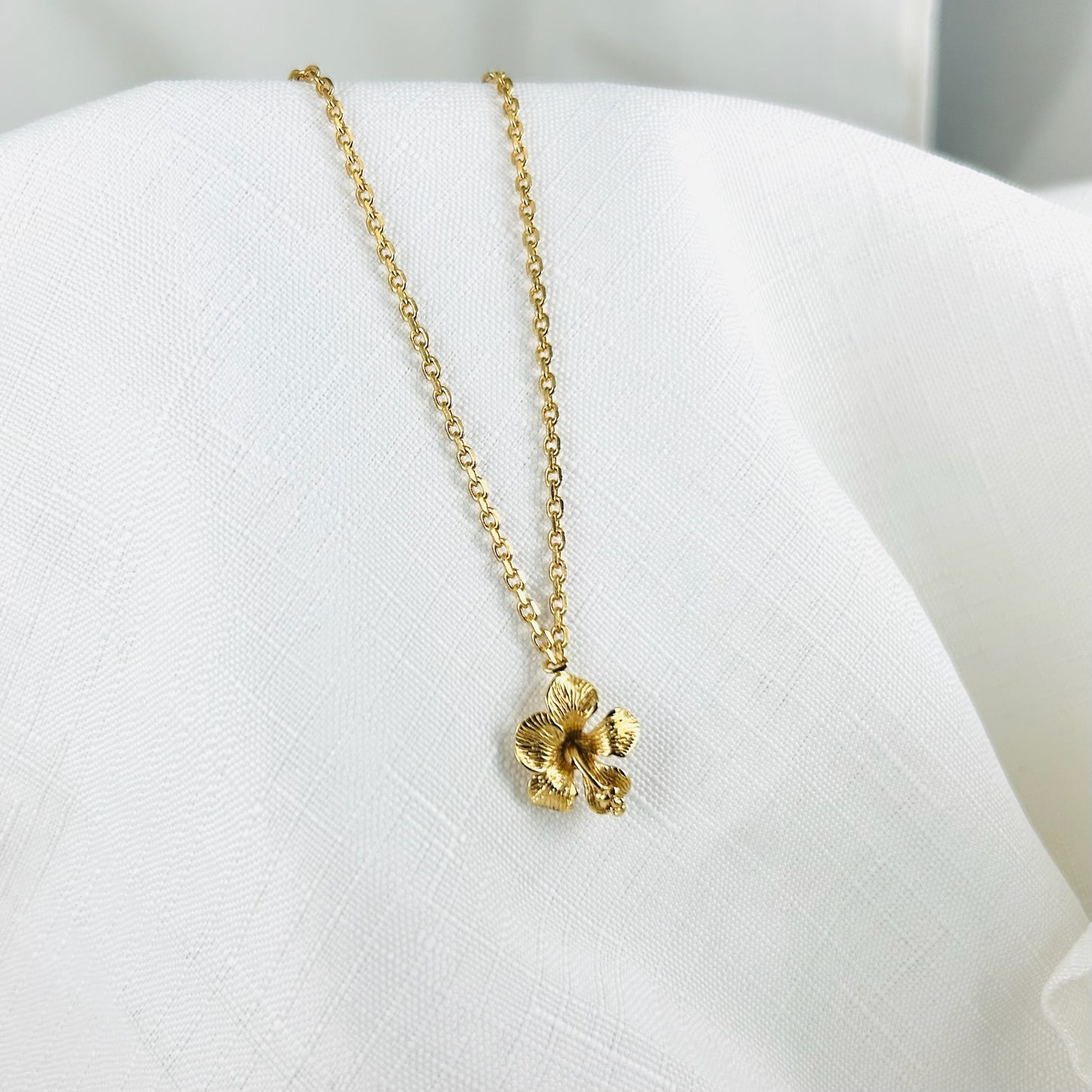 COLLIER HIBISCUS