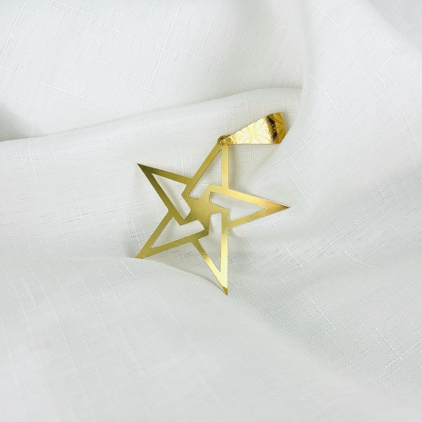 PENDENTIF ÉTOILE DÉCOUPÉE 1