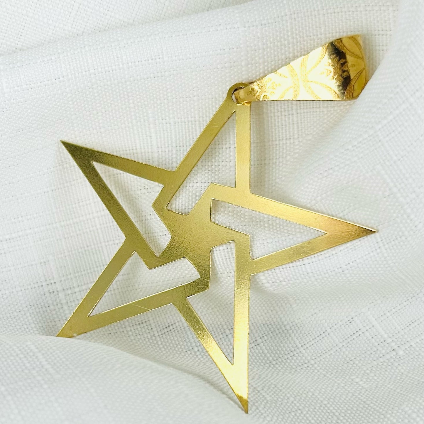 PENDENTIF ÉTOILE DÉCOUPÉE 1