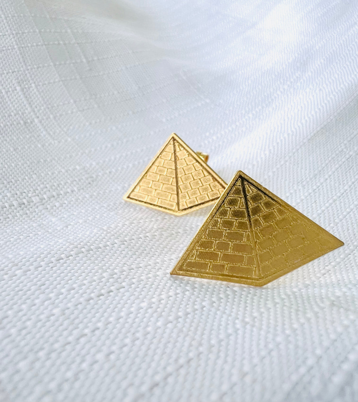BOUCLES PUCE PYRAMIDE SABLÉE