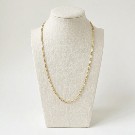 Collier Élégance sur un buste en lin ivoire