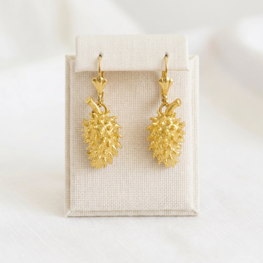 Paire de Boucles Corossol sur présentoir en lin ivoire
