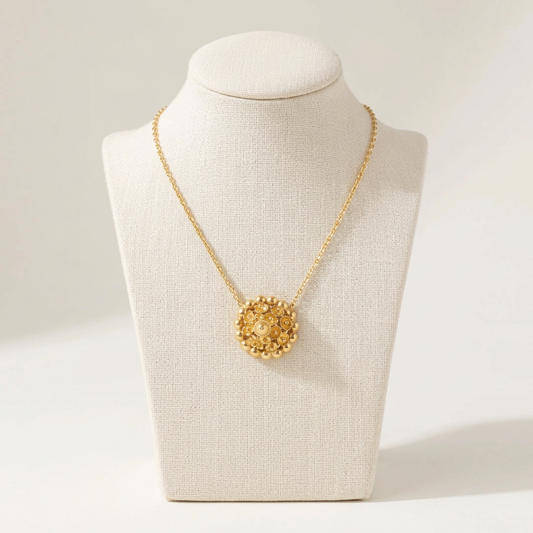 Collier Tété Négresse sur un buste en lin ivoire